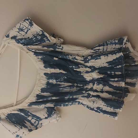 Guess Tie Dye Top/ Short Sleeved/Sz M/NWOT/ White and Blue/ Sexy - Picture 5 of 6